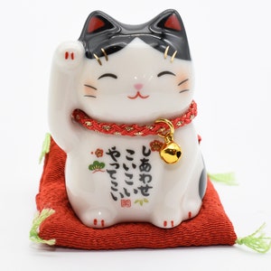 Maneki Neko Black and White color Beckoning Cat Lucky cat for good luck H6cm 7534