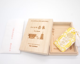 Japanse Omamori amulet voor "geluk wensen" afkomstig van het Kashihara Jingu heiligdom in Nara, Japan. De 1e keizer