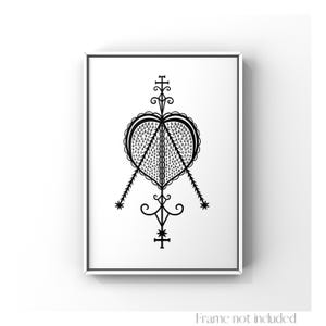 Könnte beinhalten: Schwarz-weiß-Linienkunst-Druck eines Herzens mit einem Kreuz und anderen geometrischen Formen. Das Herz ist von einem dekorativen Rahmen umgeben.