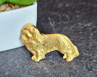 Charming King CHARLES DOG BROOCH - 24k Yellow Gold-Plated Brooch For Jacket Or Scarf- Perfect Gift And Pet Memorial Keepsake