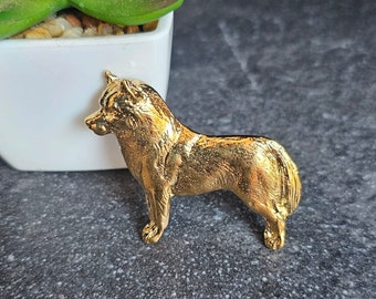 SIBERIAN HUSKY BROOCH Dog Perfect For Jacket Or Scarf Available With Gift Wrapping – Unique Siberian Lovers Gift Brooch In Two Finishes