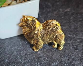 24k Yellow Gold Plated KEESHOND DOG BROOCH In Static And Movement Finishes-Dog Brooch For Jacket And Scarf-Gift For Dog Lovers
