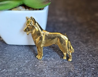 MALINOIS DOG BROOCH In 24k Yellow Gold Plated Pewter – Dog Brooch Pin For Jacket Or Scarf In Two Finishes – Perfect For Dog Lovers