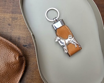 AKITA INU KEYCHAIN - Silver-Plated Dog Breed KeyringWith Leather Strap – Perfect Gift For Akita Lovers – Gift Wrapping Available