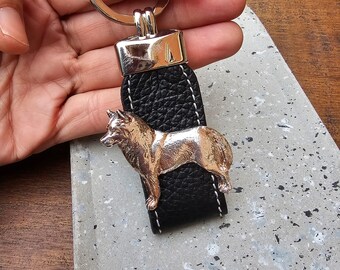SIBERIAN HUSKY KEYCHAIN - Silver-Plated Dog Breed Keyring - Unique Accessory For Dog Enthusiasts – Gift Wrapping Available