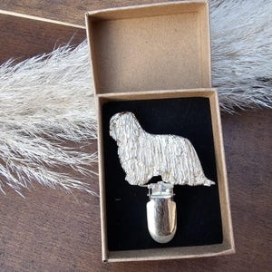 KOMONDOR NUMBER HOLDER Brooch – Elegant Dog Show Ring Clip – Perfect Gift For Dog Lovers And Dog Show Enthusiasts – Gift Wrapping Available
