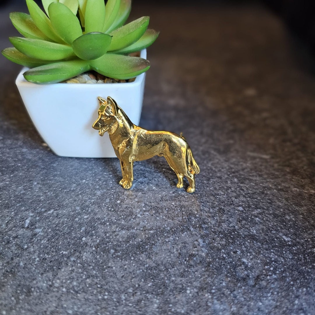 Teckel I - broche plaquée or, décoration noble avec chien, broche