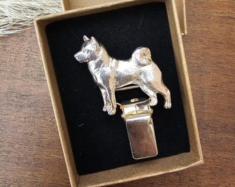 American AKITA NUMBER HOLDER Brooch – Elegant Dog Show Ring Clip – Akita Gift For Dog Lover – Pet Memorial Jewelry – Gift Wrapping Available