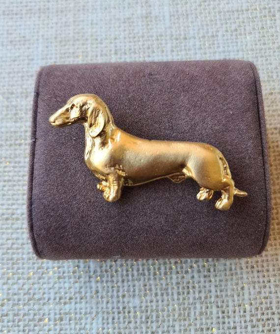 Stylish Gold Plated Dachshund Smooth Brooch Intricate Detailing