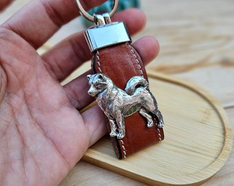 ALASKAN MALAMUTE KEYCHAIN - Silver Plated  Dog Keyring - Cute Dog Breed Accessory – Perfect Gift For Dog Lovers With Gift Wrapping Option