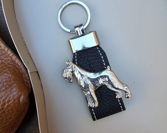 GIANT SCHNAUZER KEYCHAIN - Unique Dog Breed Keyring - Ideal Gift For Schnauzer Giant Owner Or Enthusiasts – Gift Wrapping Available