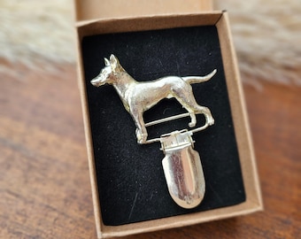 English TOY NUMBER HOLDER Brooch – Elegant Dog Show Ring Clip – Gift For Dog Lovers And Dog Show Enthusiasts – Gift Wrapping Available