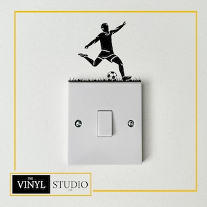 Fußballspieler Lichtschalter Aufkleber | Jugendzimmer Vinyl Wand Kunst | Matte Oberfläche | Verschiedene Farben Bild 1