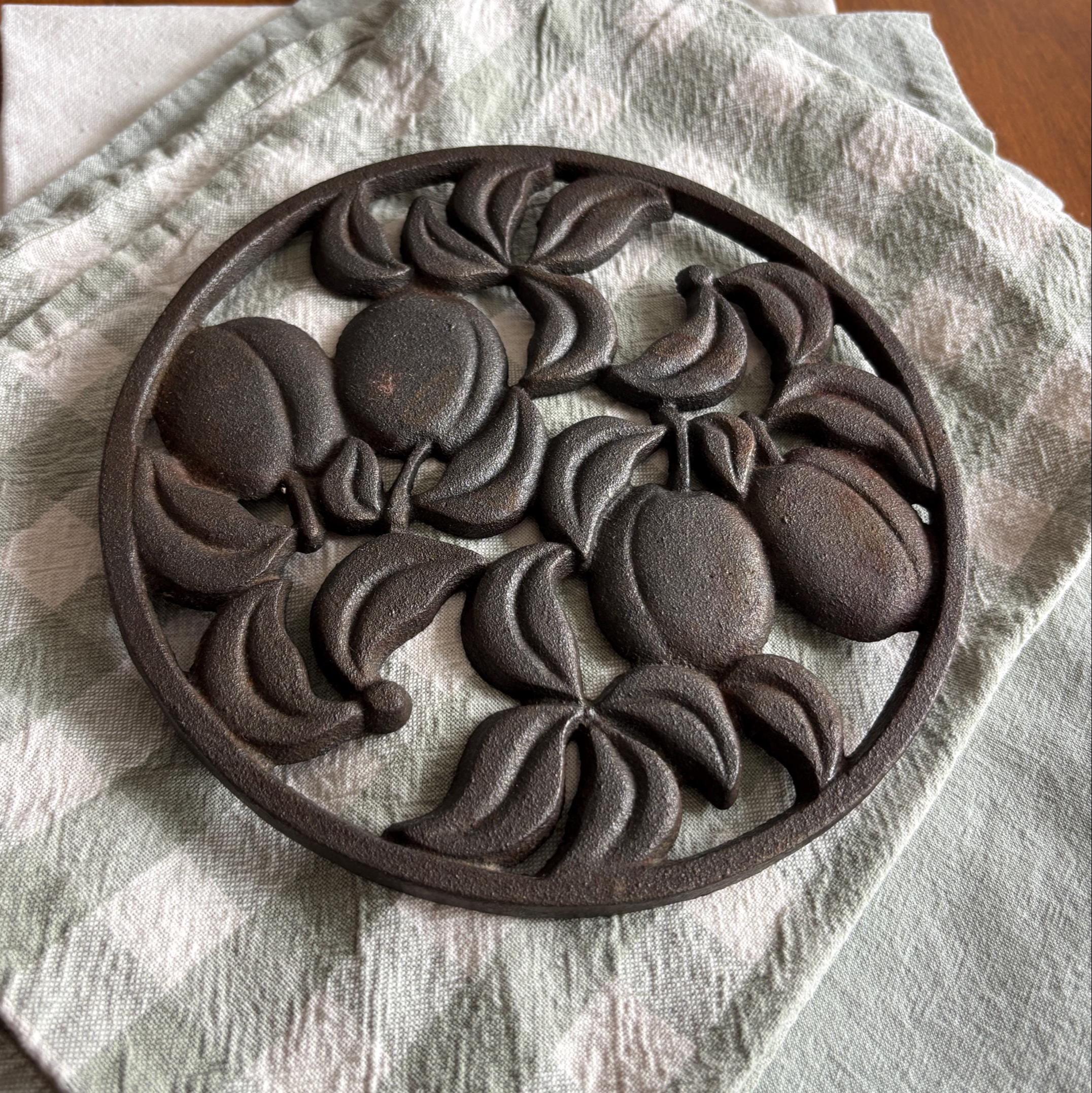 Vintage Cast Iron Fruit Trivet Round Hot Pot Stand Rustic Kitchen Decor