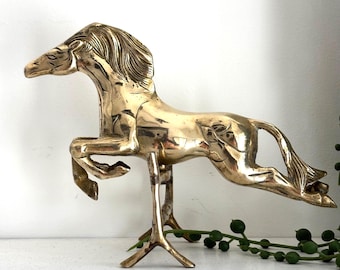 Vintage Brass Horse Figurine: Mid-Century Equestrian Sculpture
