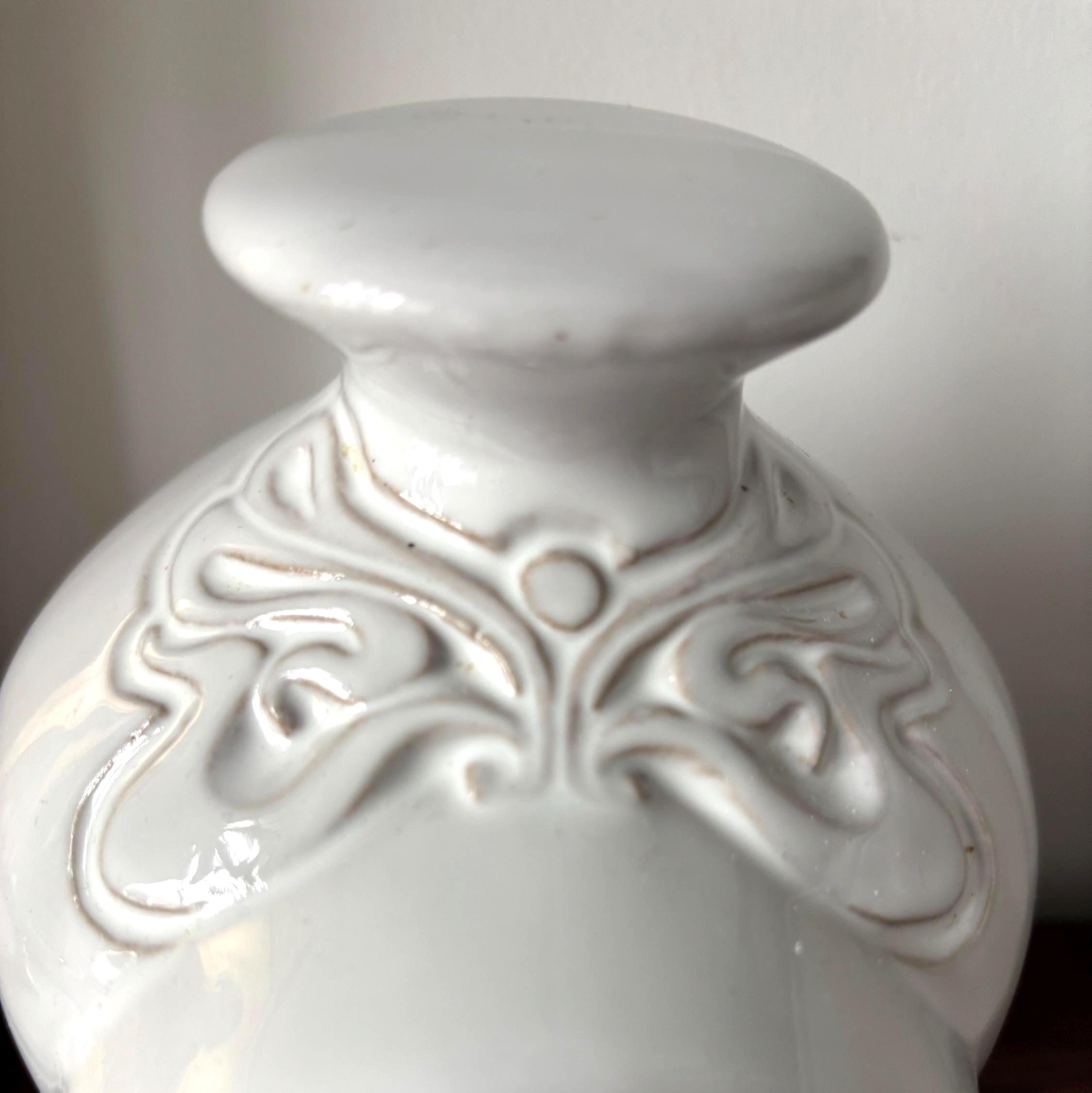 Vintage Shelf Concept White Stoneware Salt Pig Open-Front Kitchen Counter Salt Cellar