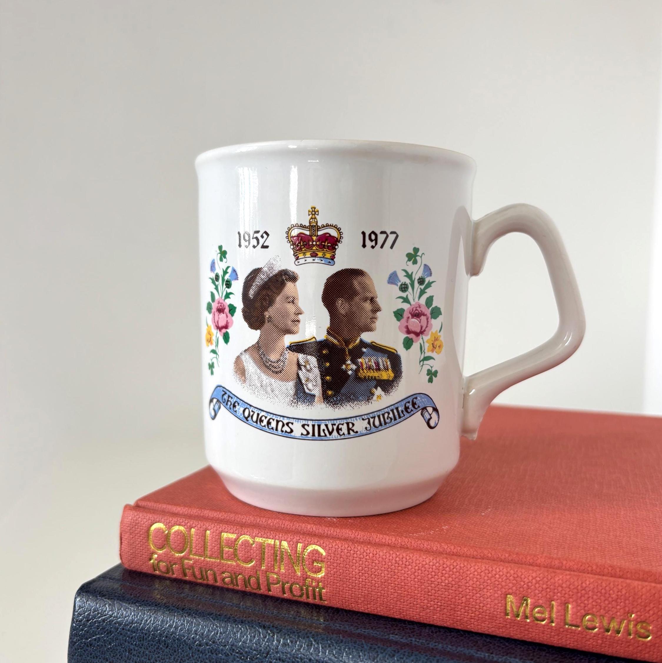 Queen Elizabeth II Silver Jubilee 1977 Mug Pair Tams England Royal Commemorative Cups