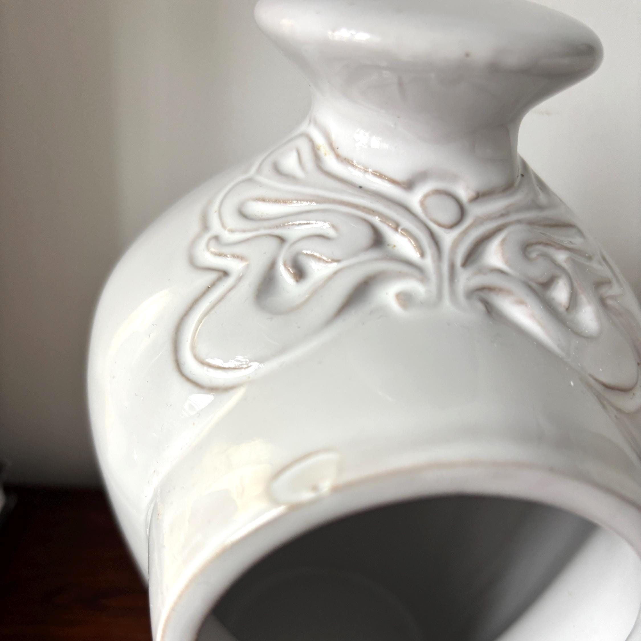 Vintage Shelf Concept White Stoneware Salt Pig Open-Front Kitchen Counter Salt Cellar