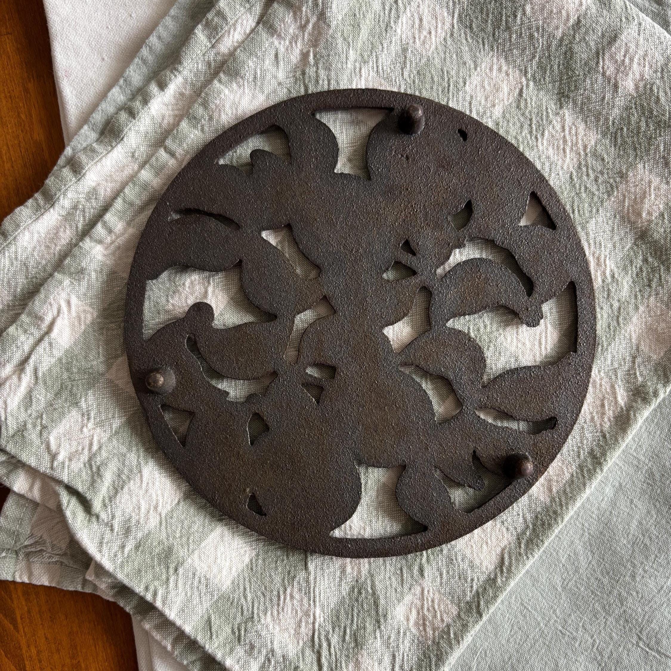 Vintage Cast Iron Fruit Trivet Round Hot Pot Stand Rustic Kitchen Decor