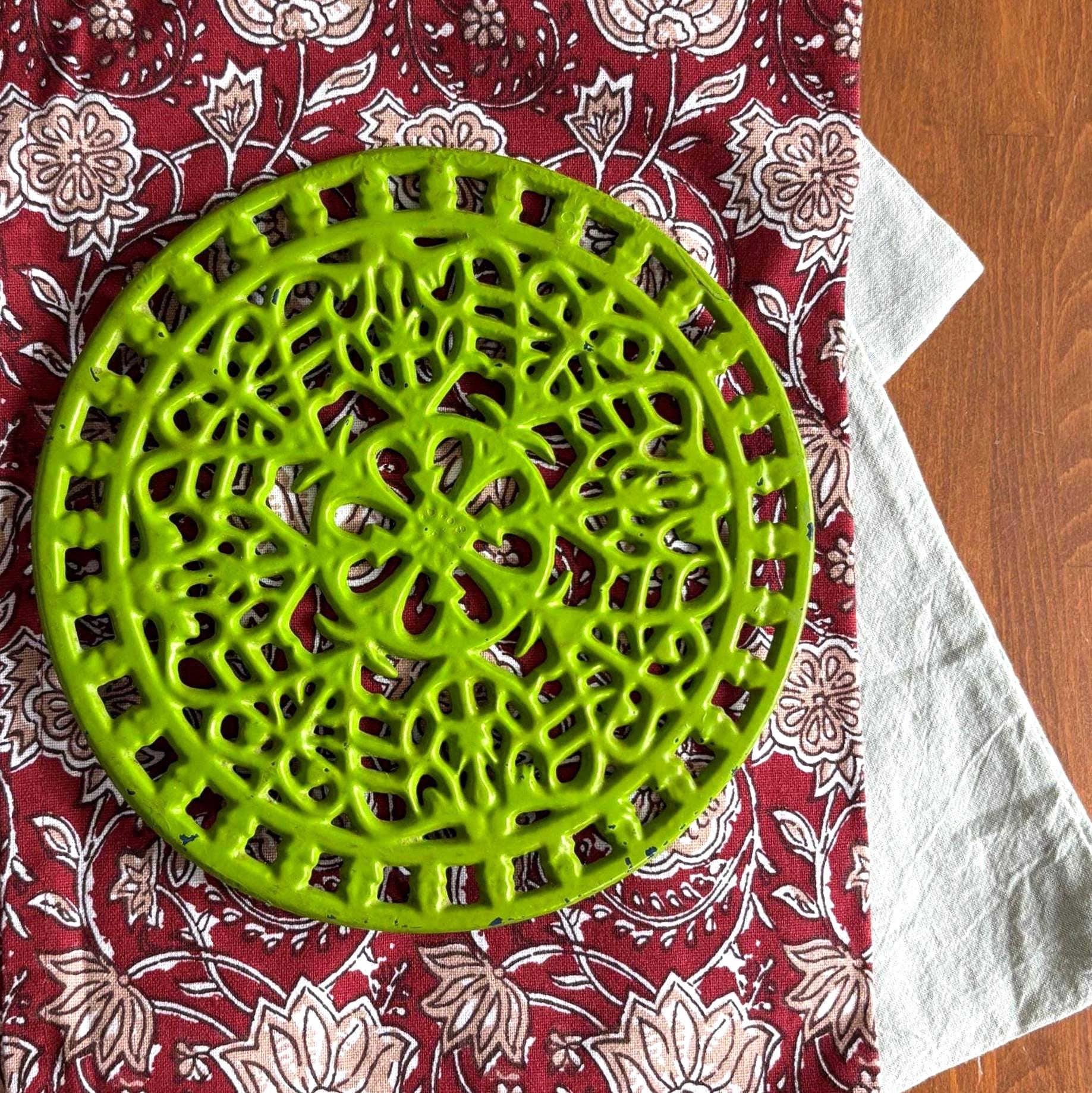 Vintage Green Cast Iron Trivet Floral Design Round Hot Pot Stand Kitchen Decor