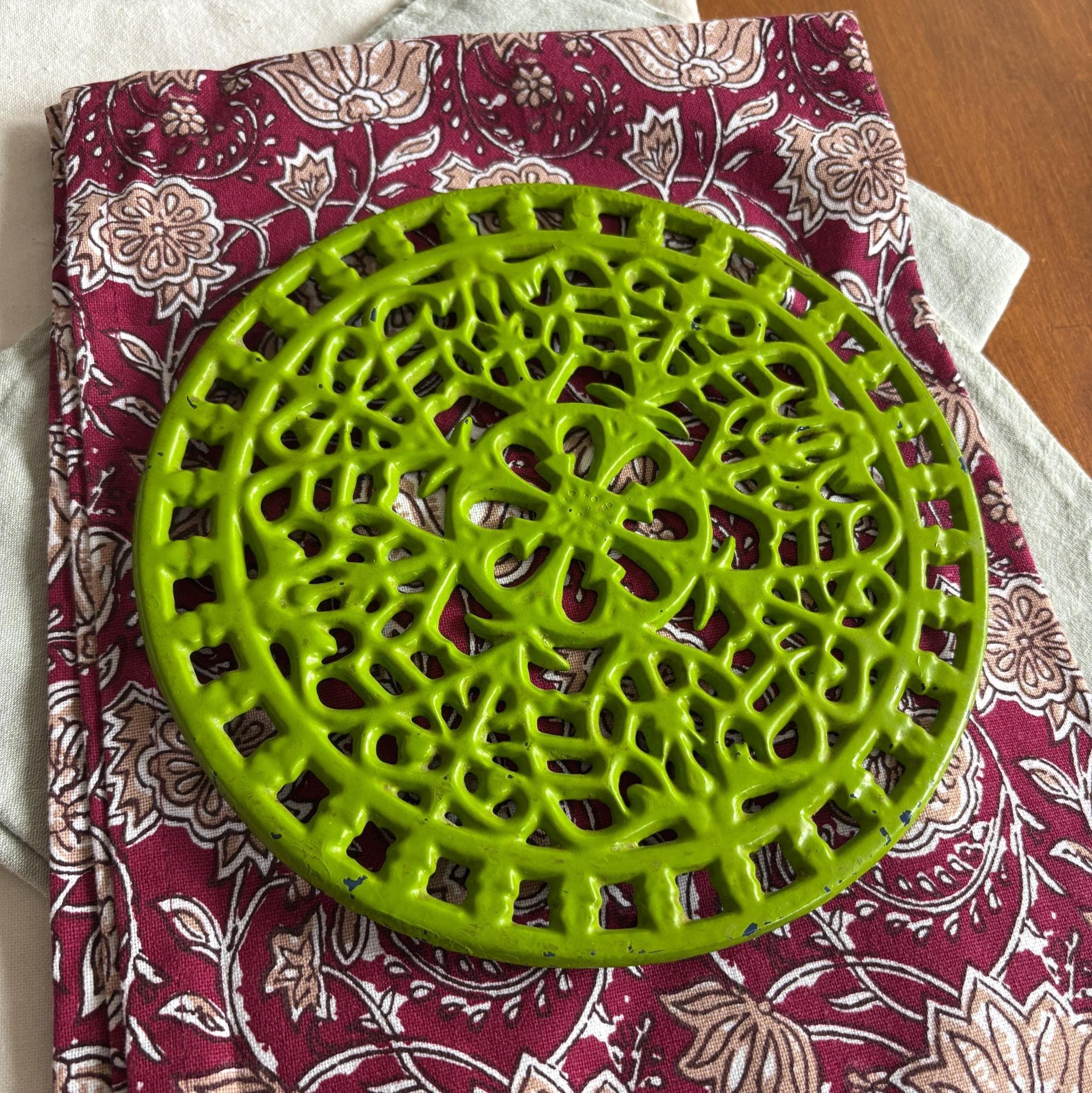 Vintage Green Cast Iron Trivet Floral Design Round Hot Pot Stand Kitchen Decor