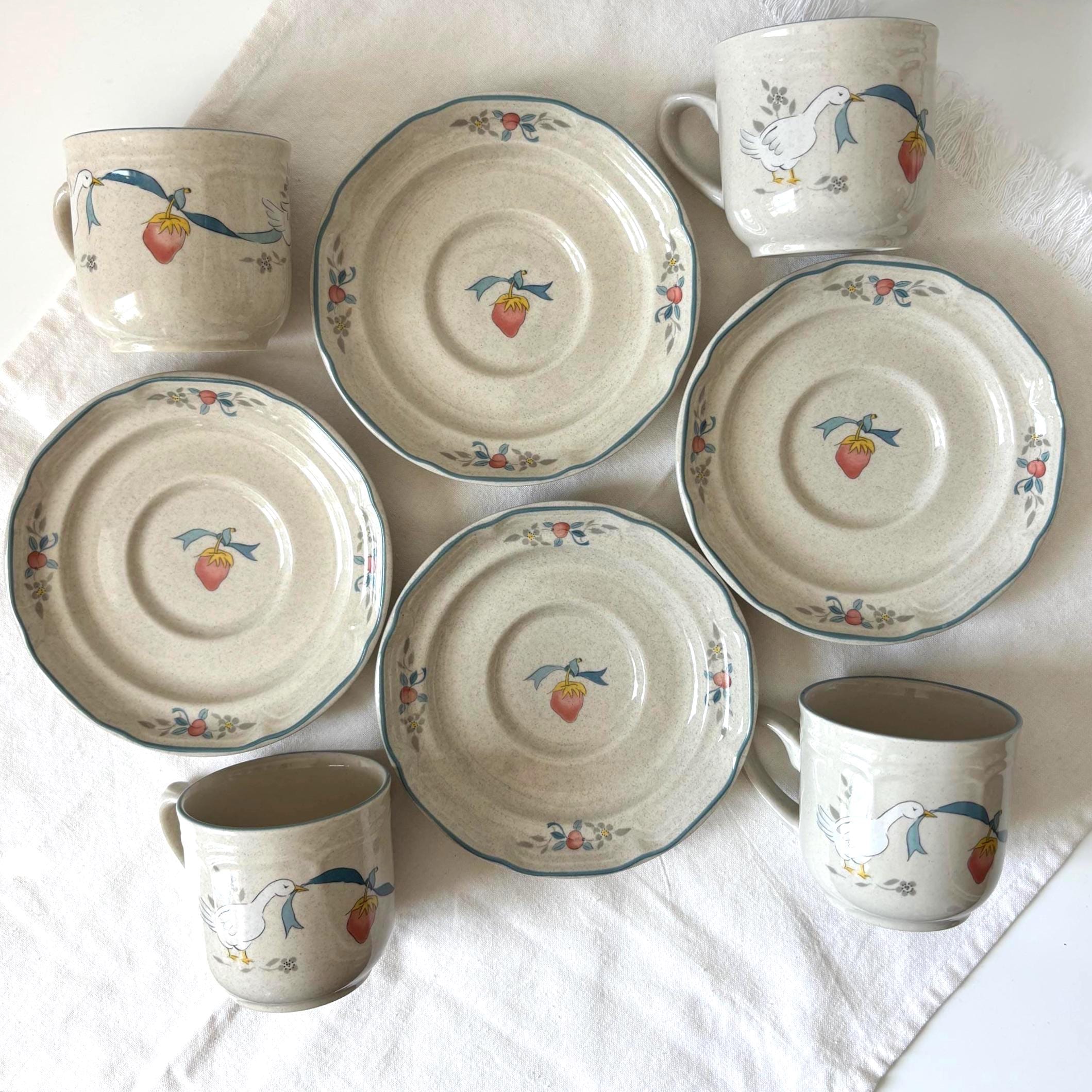 Vintage Goose Strawberry Stoneware Tea Set 4 Cups Saucers Japan Cottage Kitchen