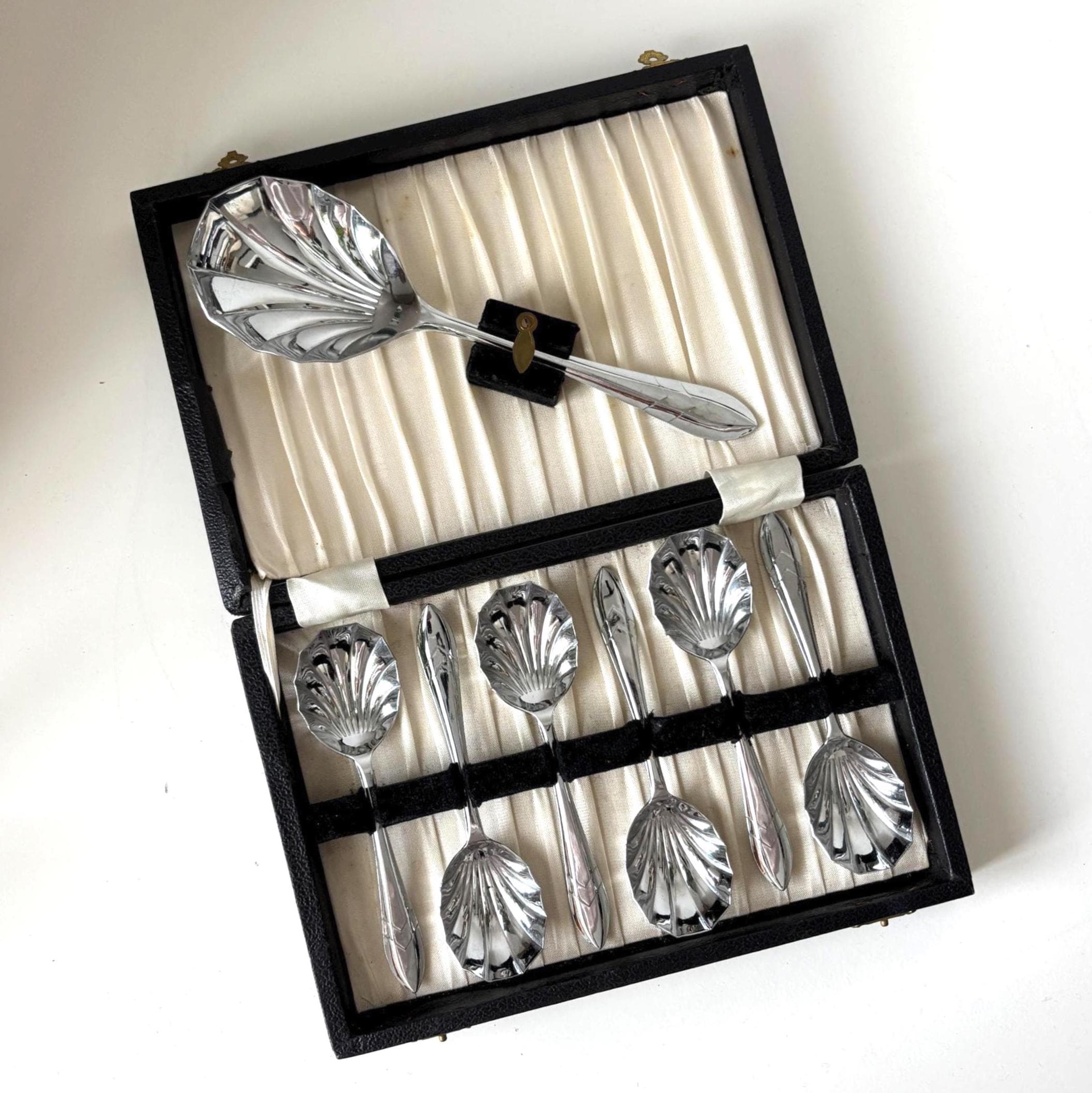 Vintage Sheffield Chrome Plated Nickel Silver Shell Spoon Set Boxed Art Deco Serving Spoons