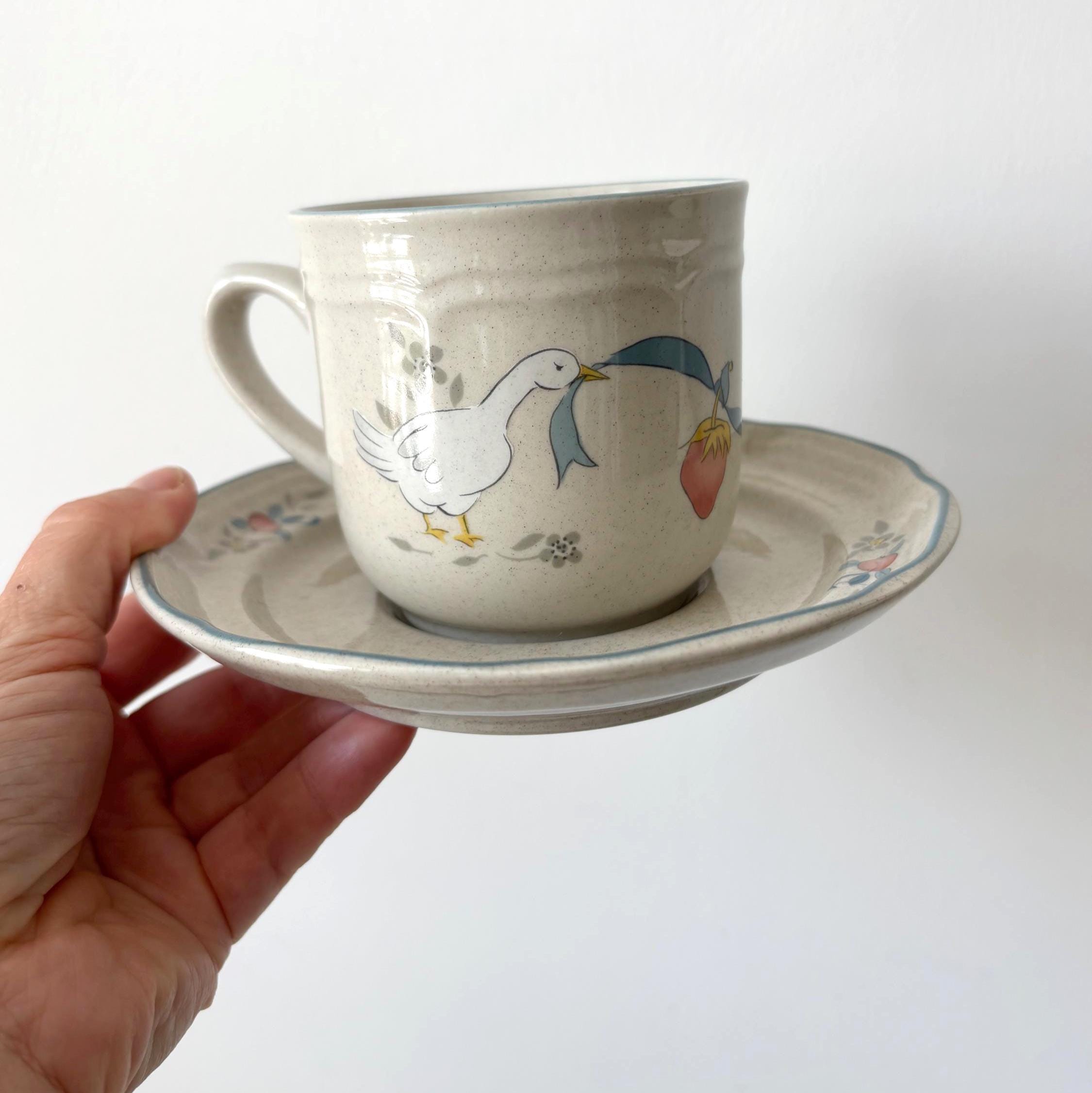 Vintage Goose Strawberry Stoneware Tea Set 4 Cups Saucers Japan Cottage Kitchen