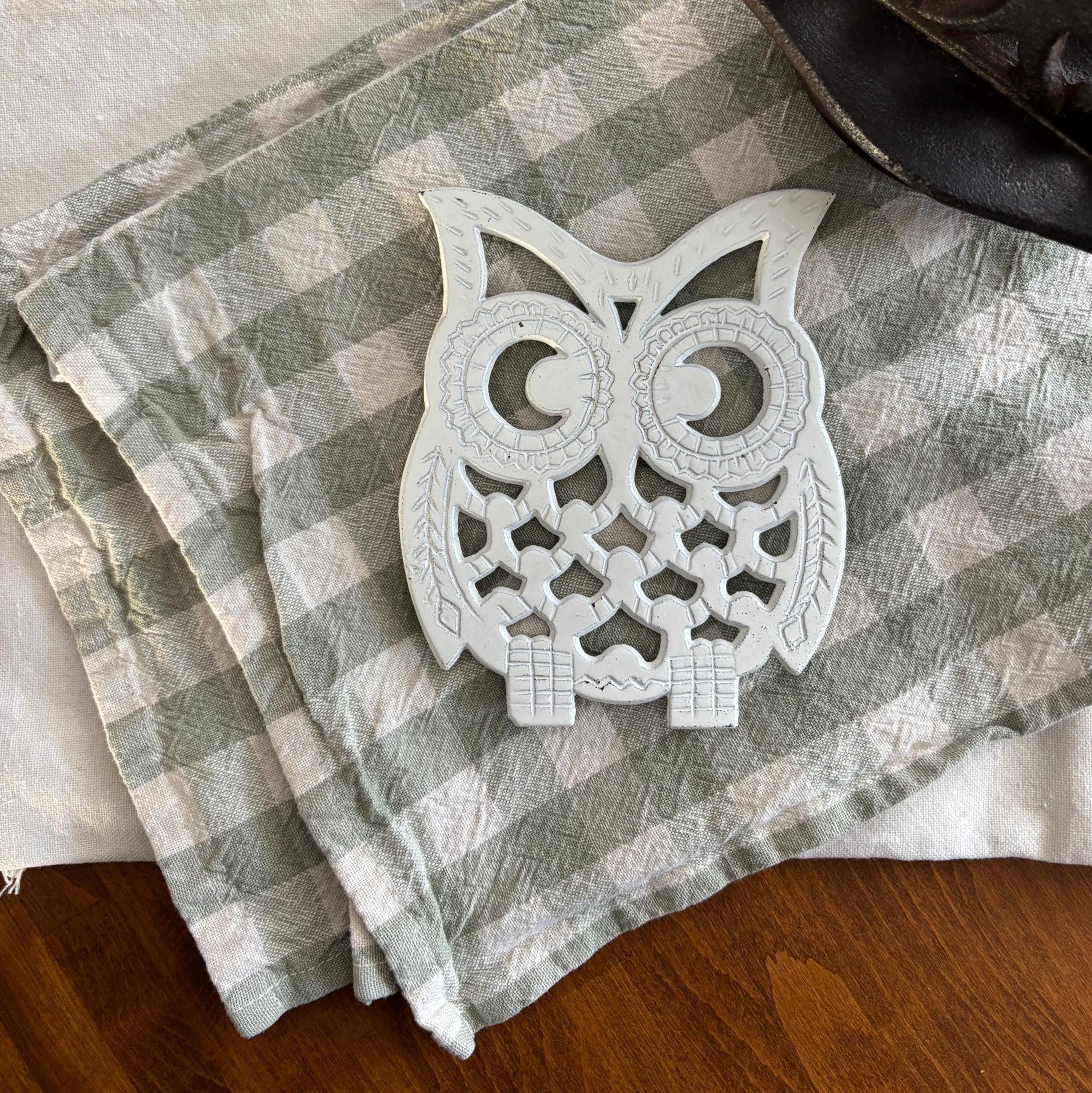 White Owl Cast Iron Trivet Pot Stand, Shabby Chic Farmhouse Table Protector