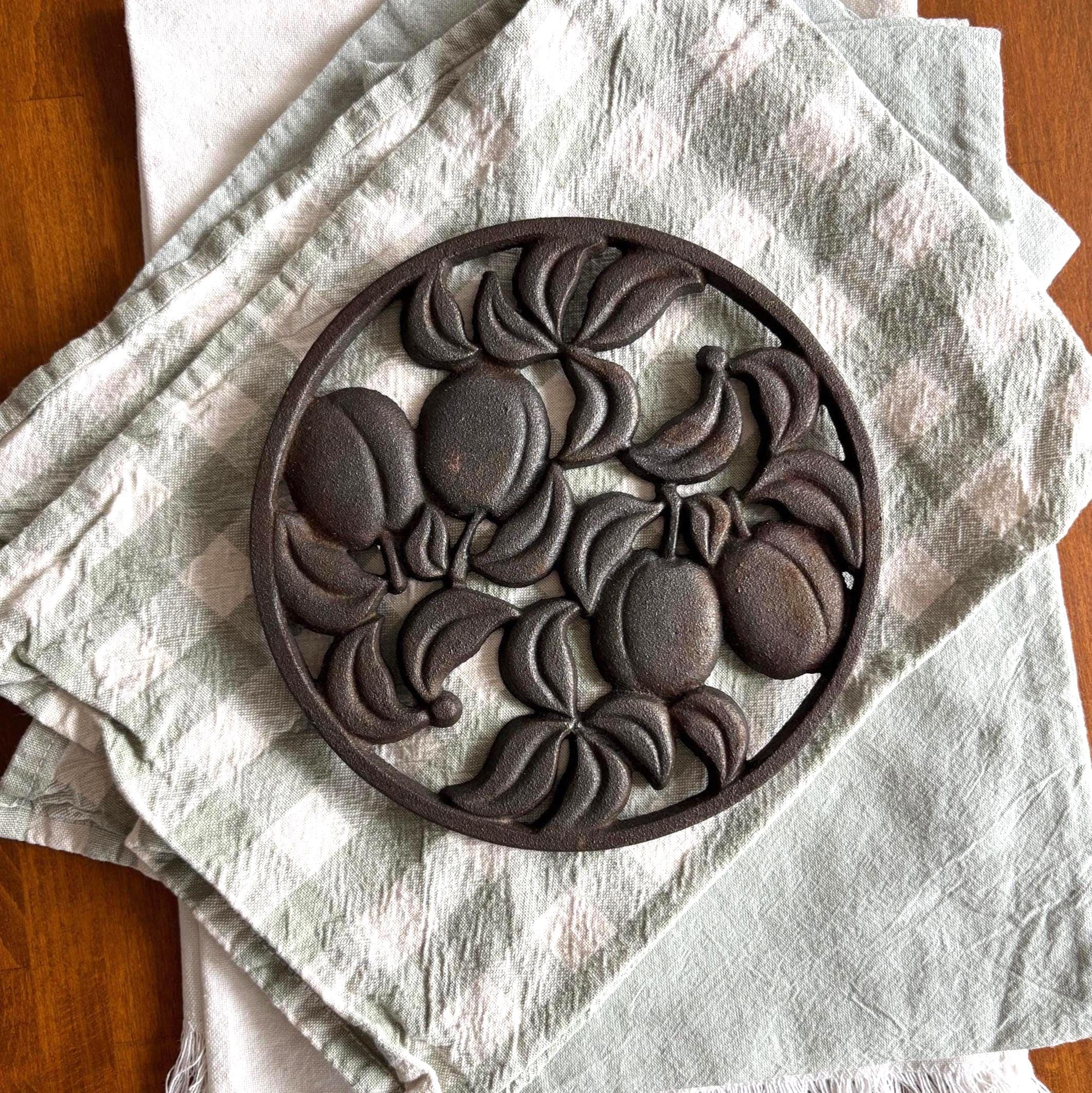 Vintage Cast Iron Fruit Trivet Round Hot Pot Stand Rustic Kitchen Decor