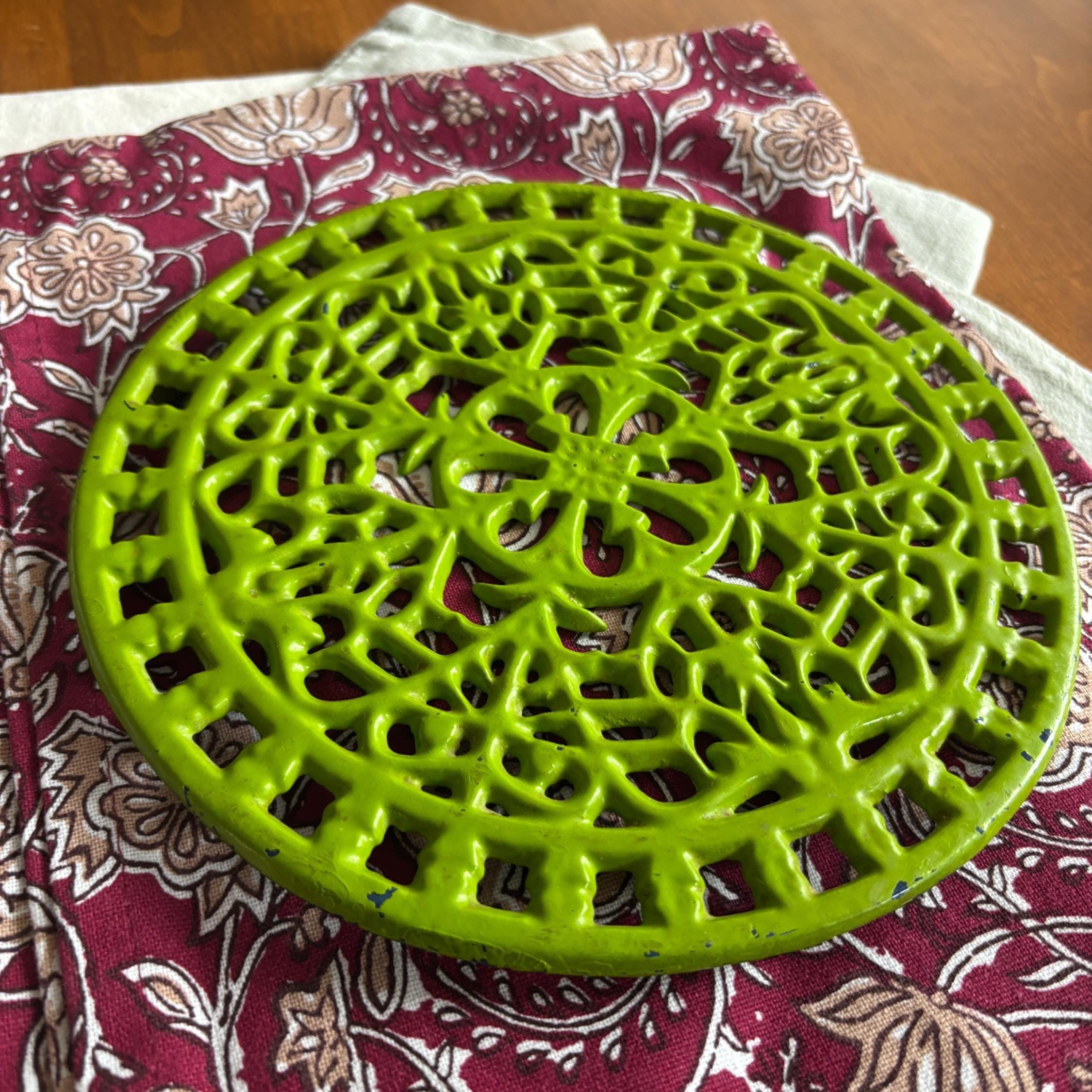 Vintage Green Cast Iron Trivet Floral Design Round Hot Pot Stand Kitchen Decor