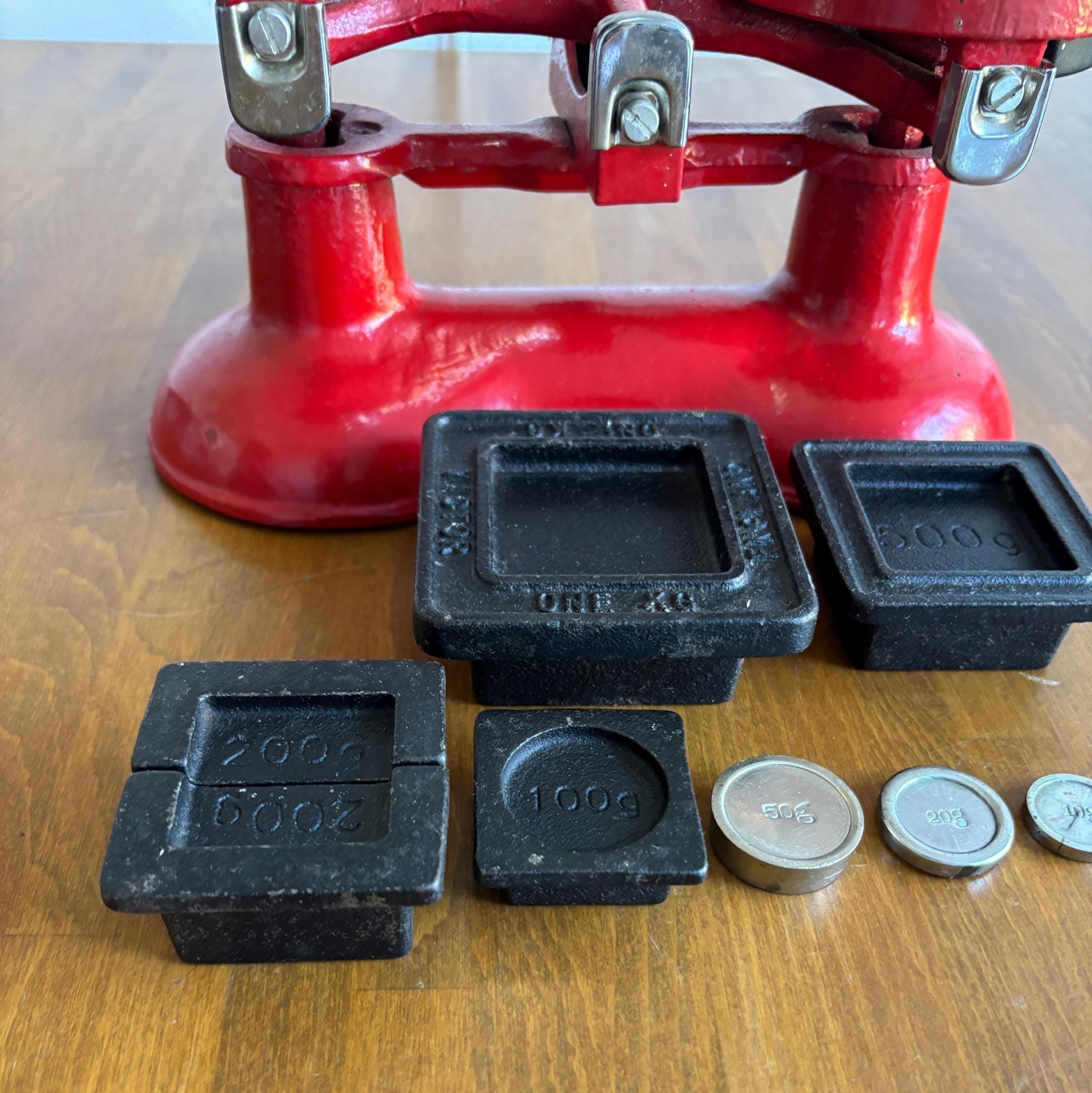 Vintage Victor Kitchen Scales Red Cast Iron Grocers Scale With Original Weight Set