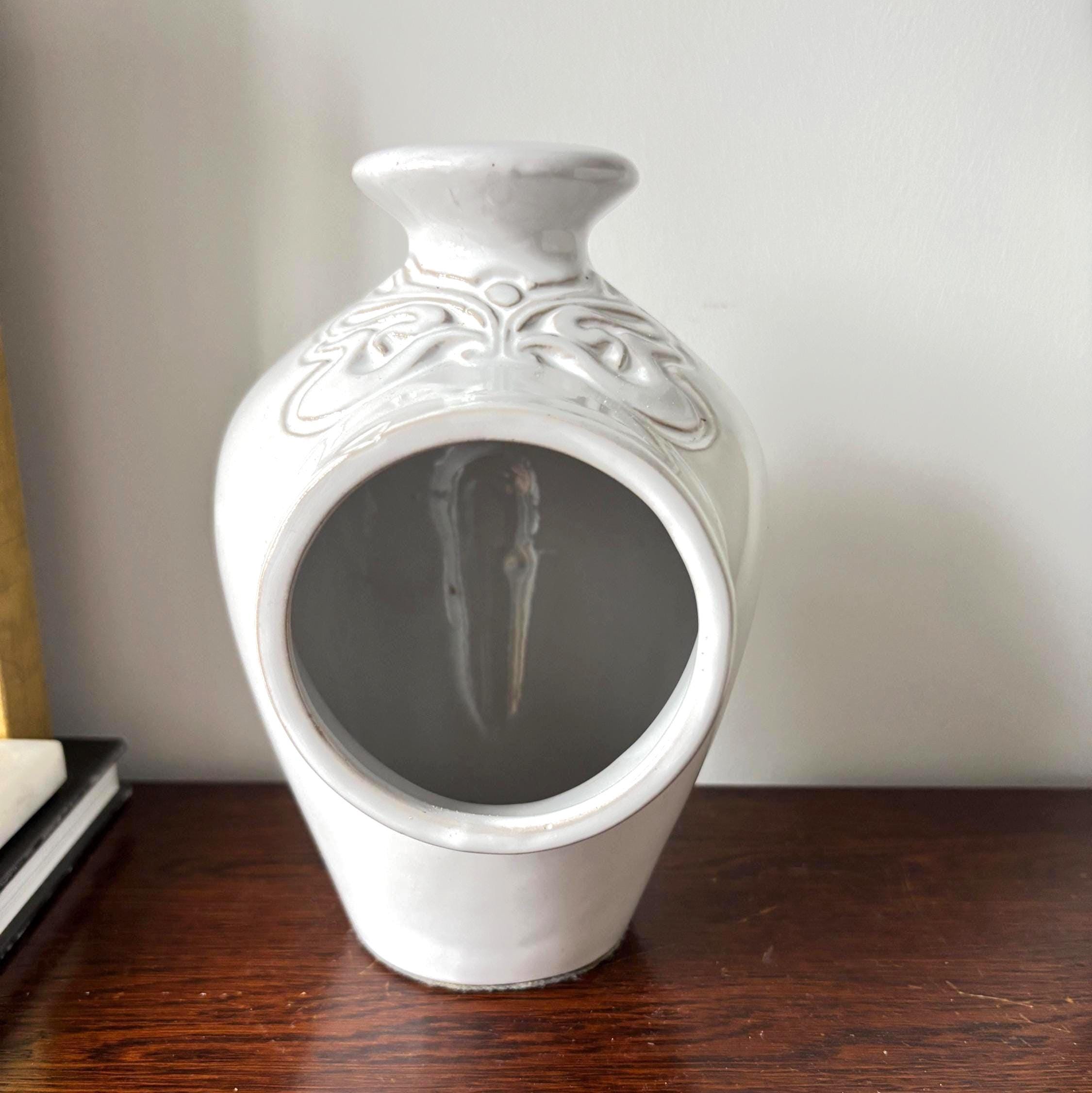 Vintage Shelf Concept White Stoneware Salt Pig Open-Front Kitchen Counter Salt Cellar