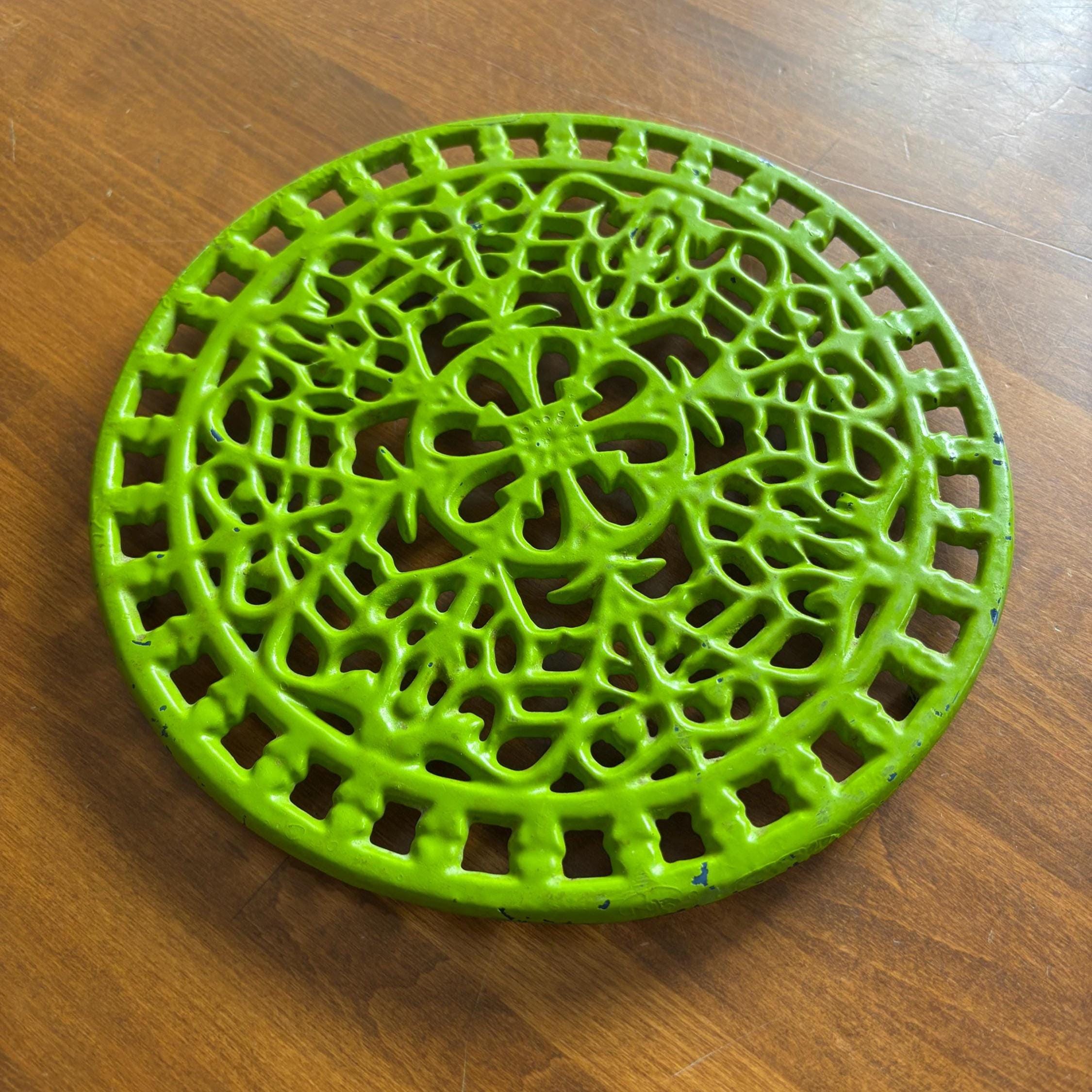 Vintage Green Cast Iron Trivet Floral Design Round Hot Pot Stand Kitchen Decor