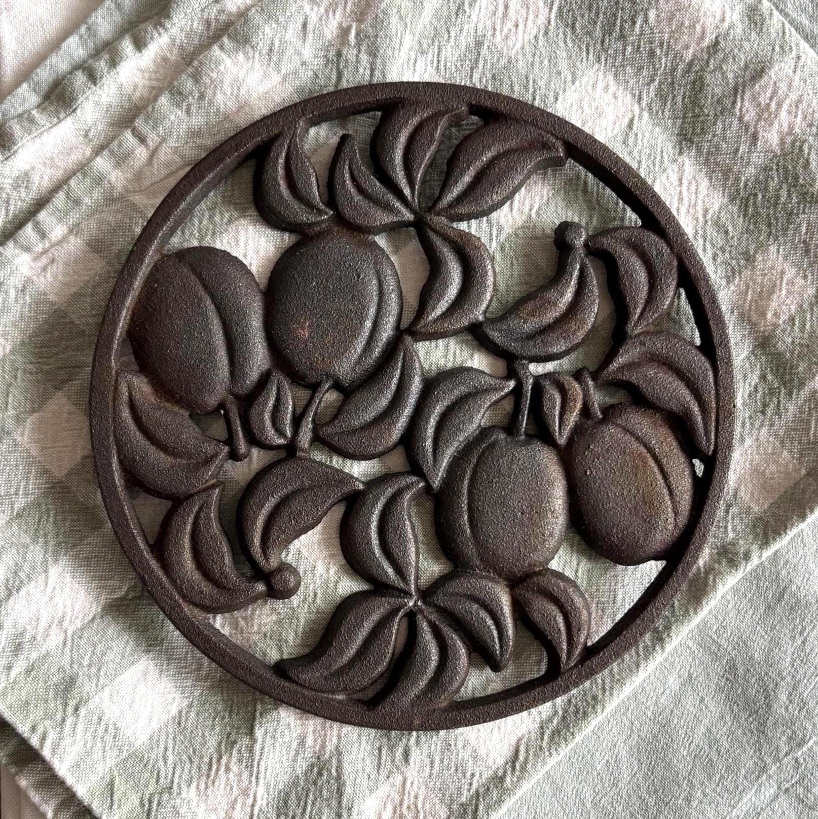 Vintage Cast Iron Fruit Trivet Round Hot Pot Stand Rustic Kitchen Decor