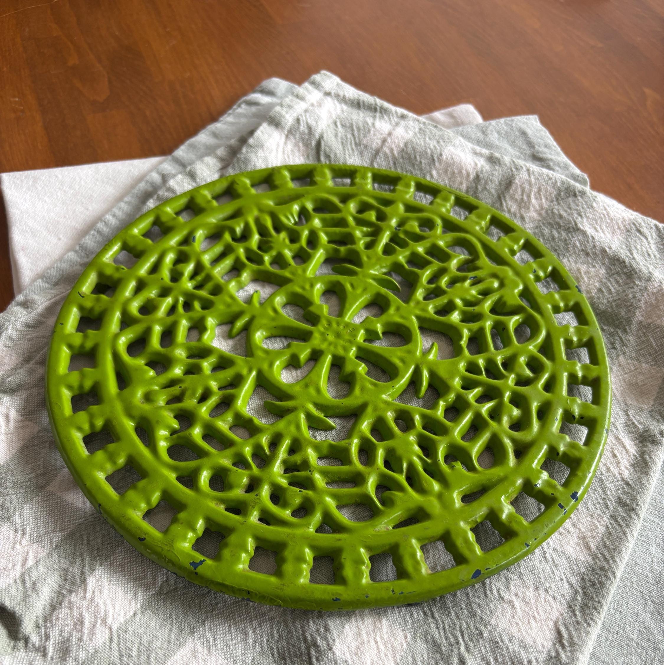 Vintage Green Cast Iron Trivet Floral Design Round Hot Pot Stand Kitchen Decor