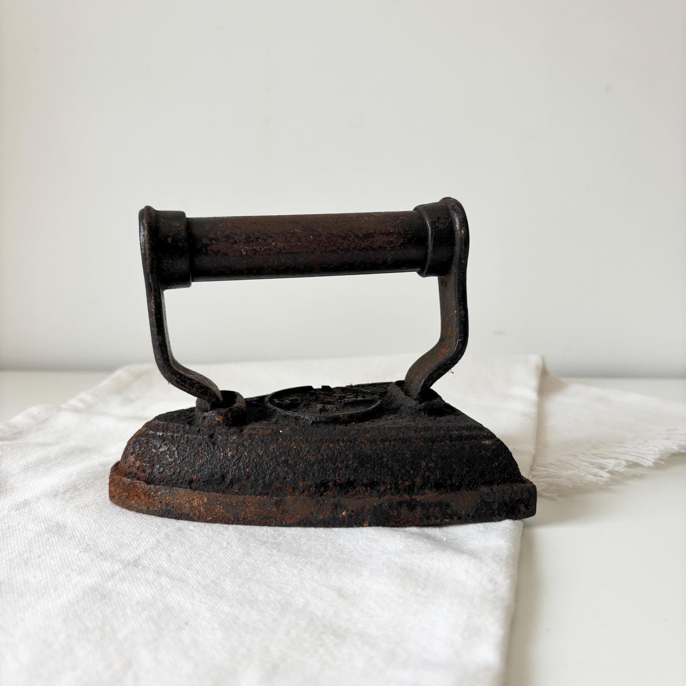 Victorian Kenrick No 5 Cast Iron Sad Iron Primitive Rustic Farmhouse Decor