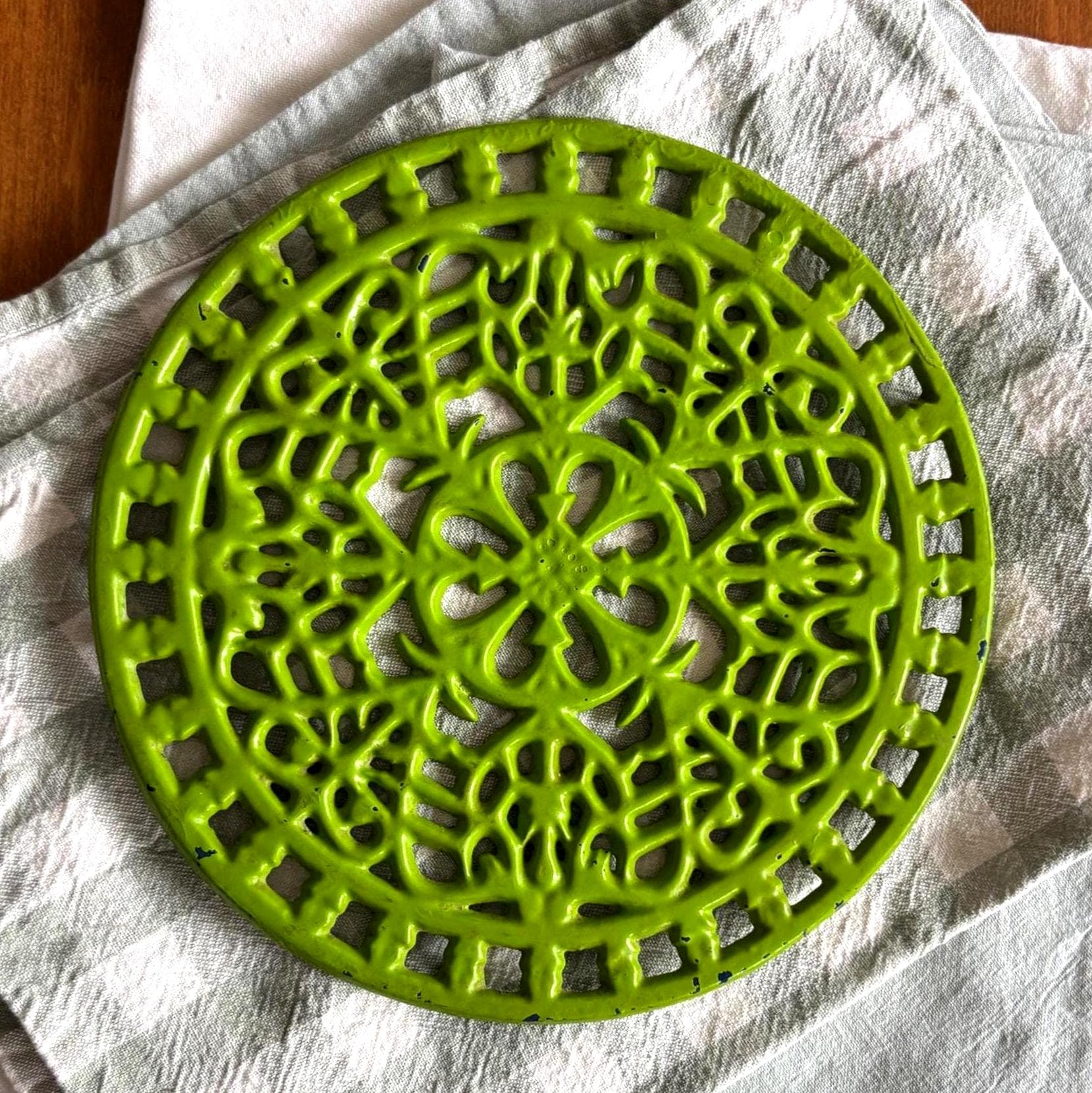 Vintage Green Cast Iron Trivet Floral Design Round Hot Pot Stand Kitchen Decor