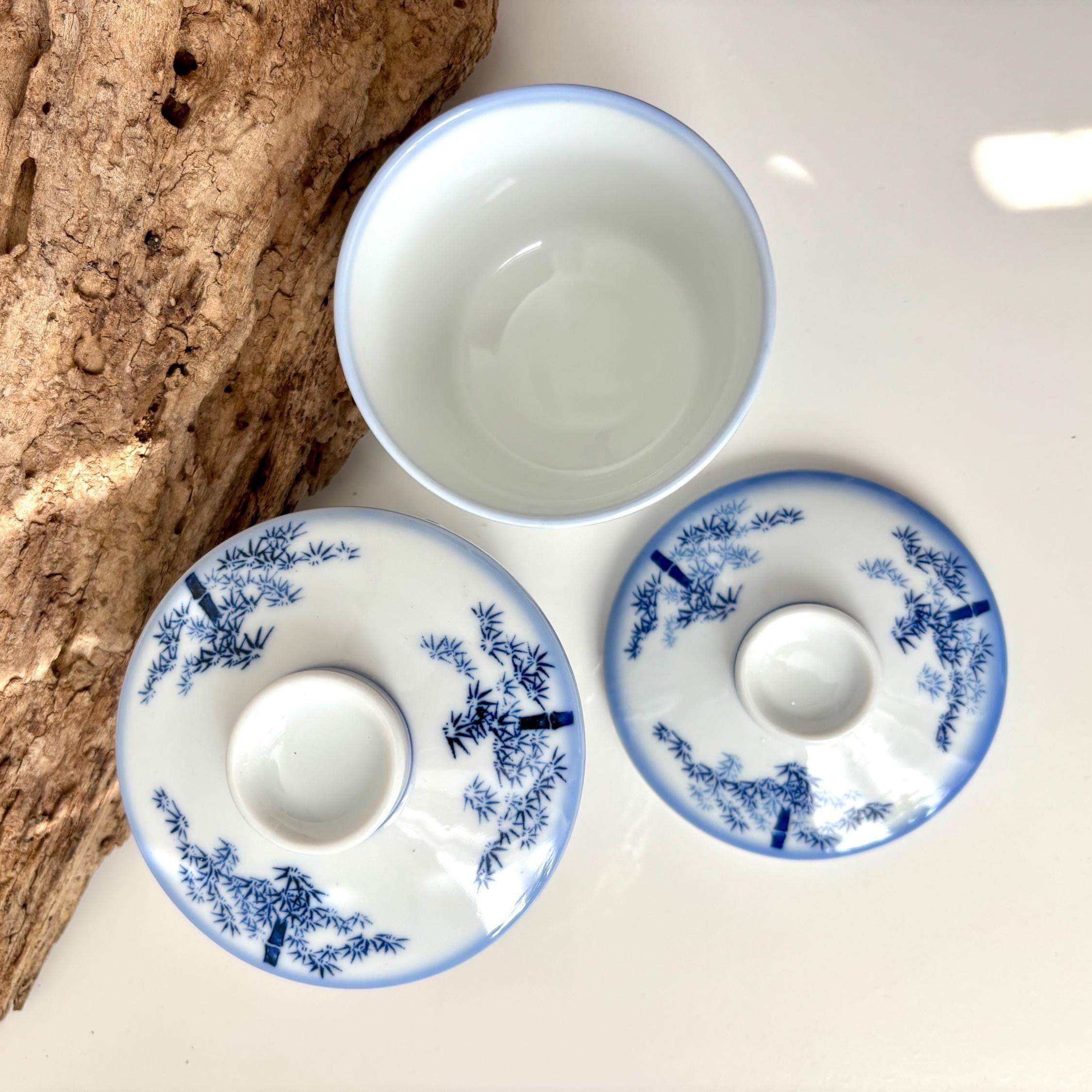 Blue & White Porcelain Tea Cups with Lids: Traditional Gaiwan Style