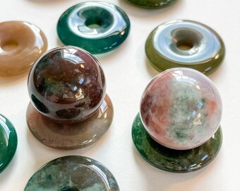 Oceaanjaspis bol standaard | Kristallen donutsnijwerk