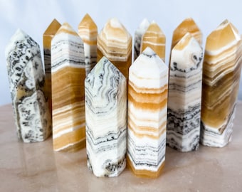 Witte en gele calciet torenpunt | Modern kristaldecor