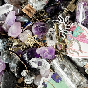 Spooky Witch Mystery Crystal Scoop, Halloween Treasure Trinket Confetti Mix, Witchy Altar Junk Drawer