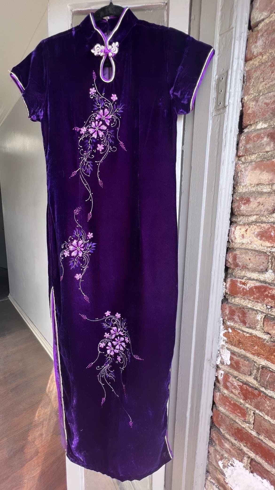 Robe Qipao Midi Fleurie Violette - Manches Longues - Style Rétro & Luxueux - Neuf Sans étiquettes