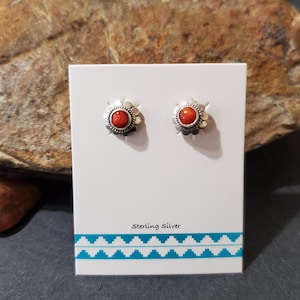 Small Decorative Spiny Oyster Stud Earring/Small Orange Color Earring/Stud Earring/Body Jewelry/Sterling Silver/ Spiny Oyster Earring