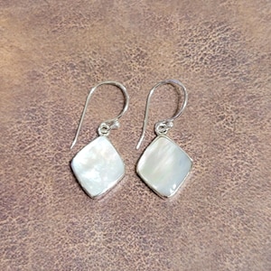 Mother of Pearl Earrings / Diamond Shaped Earrings / Sterling Silver / Dangle Earrings / Mother of Pearl Shell / Mother of Pearl / A2