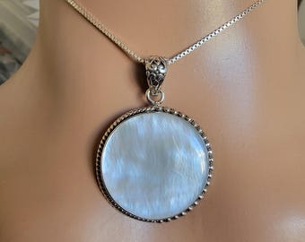 Mother of Pearl Pendant/Shell Necklace/Mother of Pearl Pendant Necklace/Sterling Silver/Shell Pendant/Mother Of Pearl Necklace/A306-AR