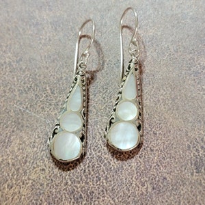 Mother Of Pearl Tear Drop Earrings/Sterling Silver/Mother Of Pearl Jewelry/Drop Earring/Shell Earring/For Her/Mother of Pearl Earrings/A14