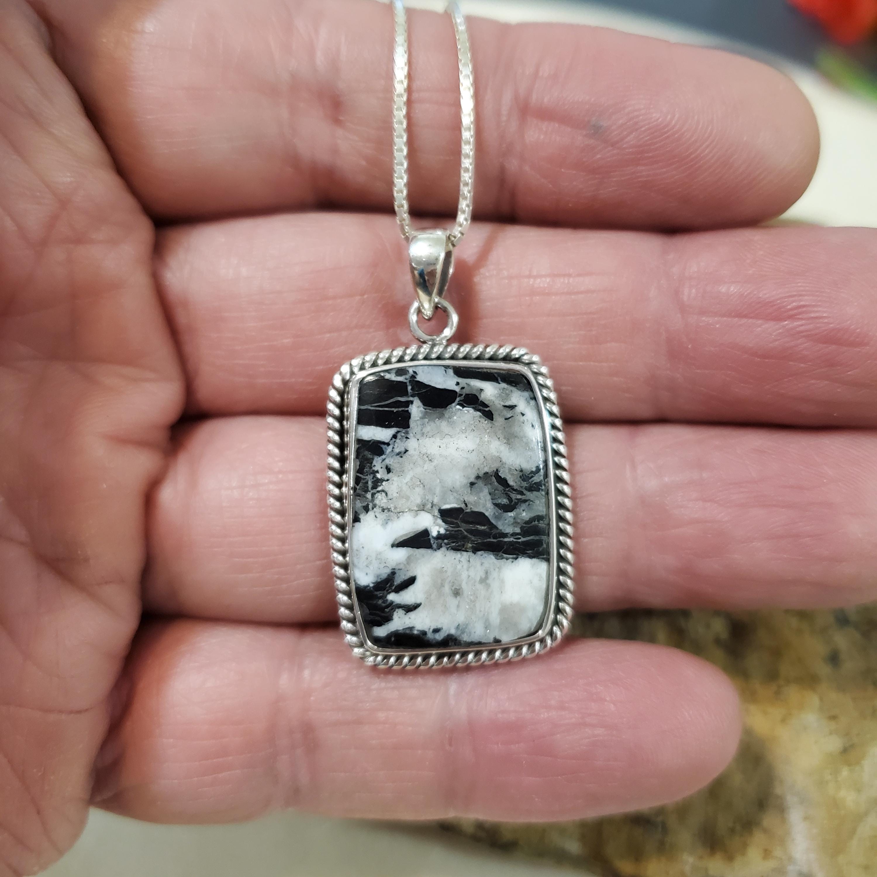 ホワイトバッファローペンダントネックレス/スターリングシルバー