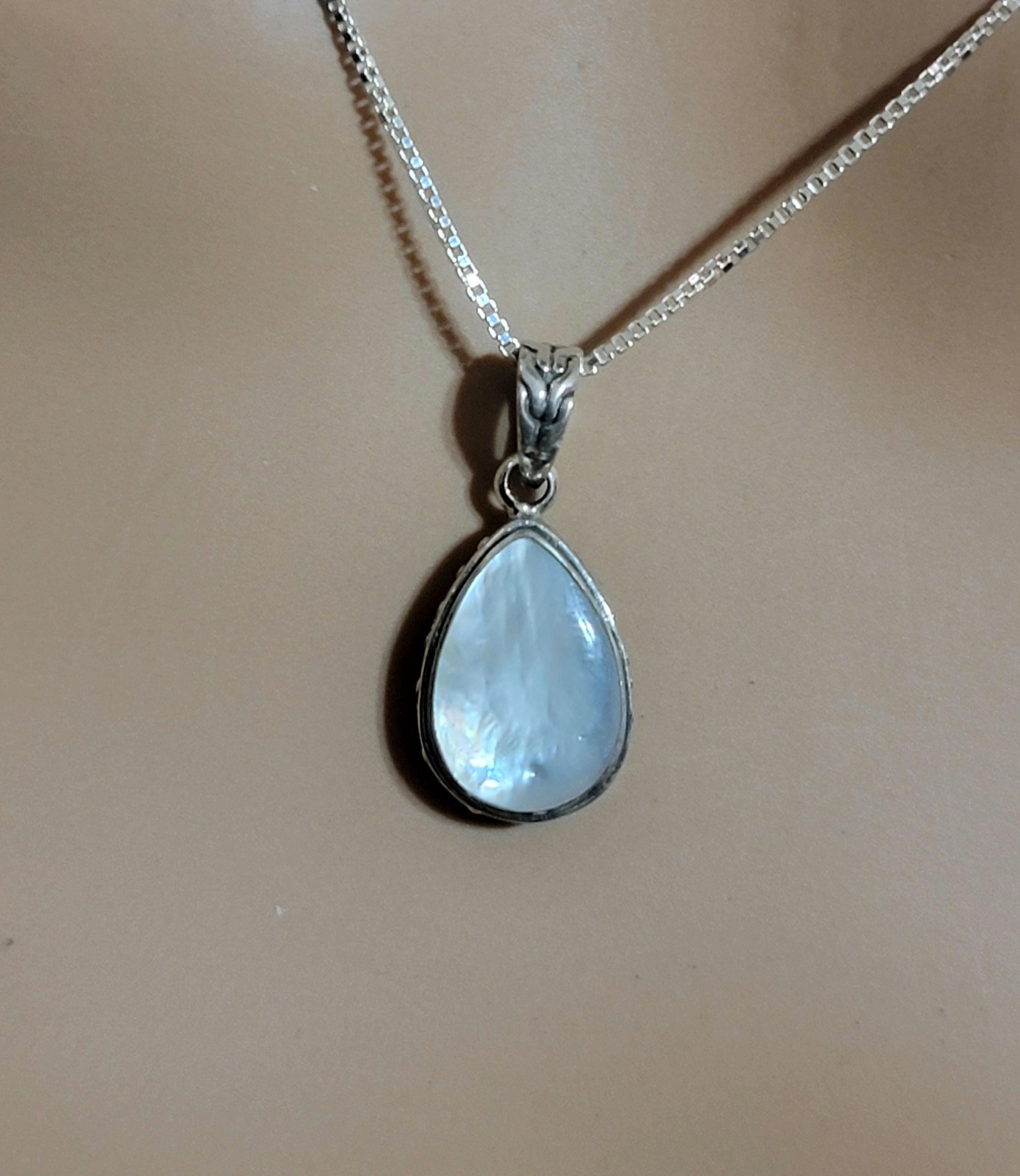 ヴィンテージ 純銀台座 マザーオブパール ドロップ型ペンダント