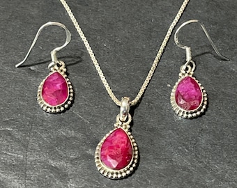 Ruby jewelry set/ Ruby earrings / Ruby necklace / Sterling silver jewelry set/ Sterling silver/ ruby pendant